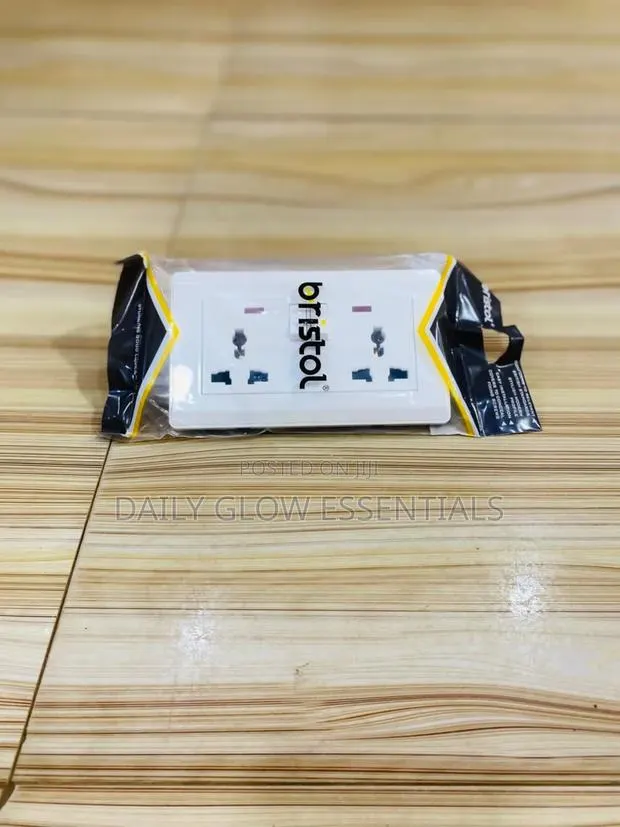 Bristol Double Socket – Durable Electrical Power Outlet · Photo 1