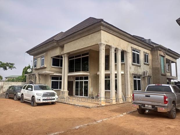 7bdrm House in Lashibi, Sakumono for sale · Photo 2