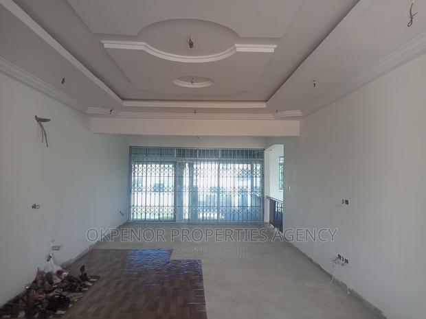 7bdrm House in Lashibi, Sakumono for sale · Photo 8