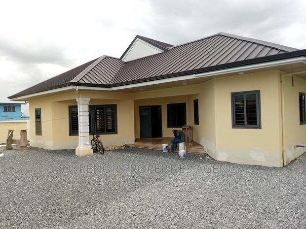 4bdrm House in Comm25, Tema Metropolitan for sale · Photo 2