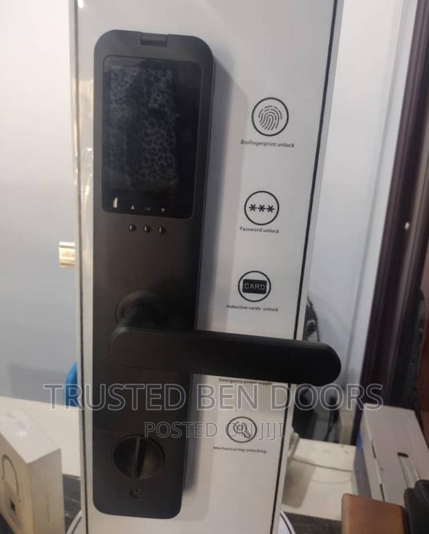 Paladin Biometric Smart Lock for Security+Wood Door [Camera] · Photo 1