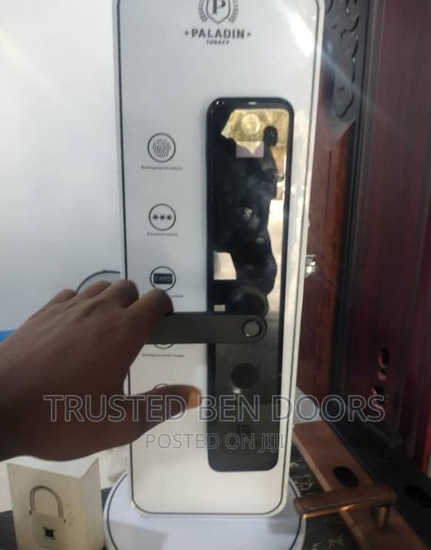 Paladin Biometric Lock With Camera for Homes/Offices · Photo 1