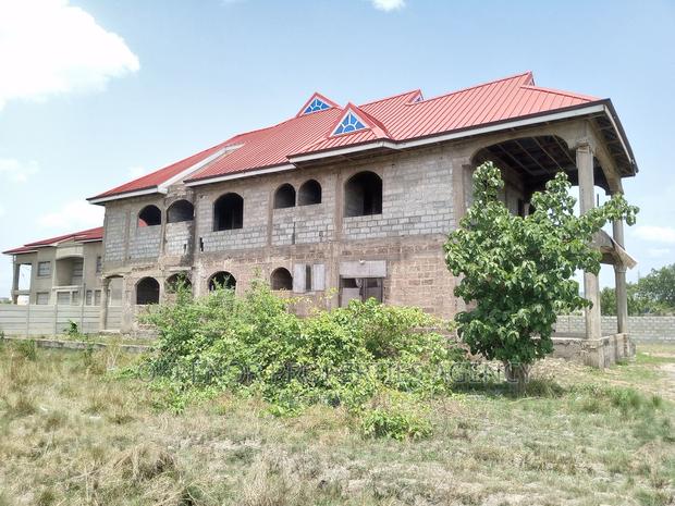 7bdrm House in Oyibi, Tema Metropolitan for sale · Photo 3
