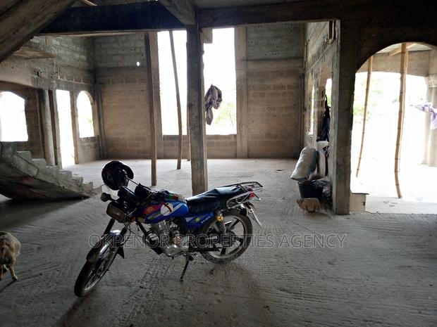 7bdrm House in Oyibi, Tema Metropolitan for sale · Photo 6