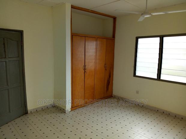 8bdrm Mansion in Com25 Annex, Tema Metropolitan for sale · Photo 2
