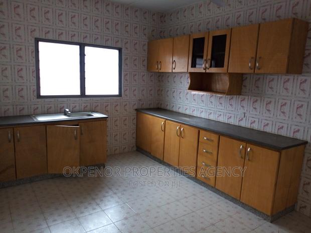 8bdrm Mansion in Com25 Annex, Tema Metropolitan for sale · Photo 3