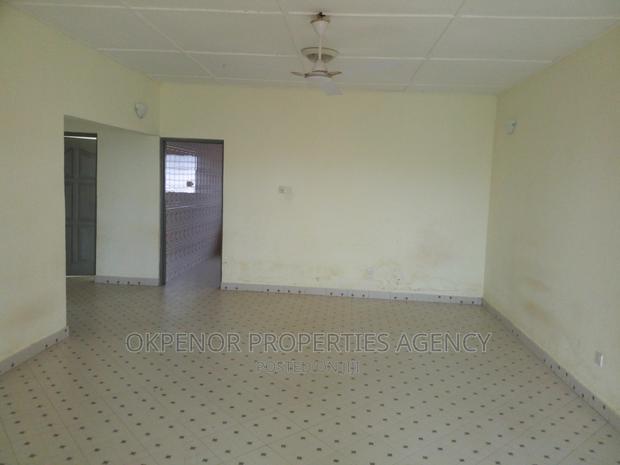 8bdrm Mansion in Com25 Annex, Tema Metropolitan for sale · Photo 8