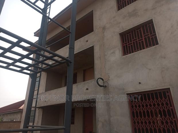 9bdrm Mansion in Golf City, Tema Metropolitan for sale · Photo 3