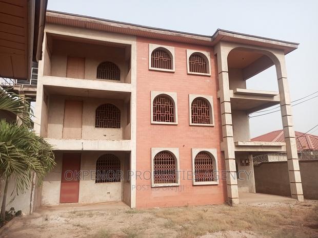 9bdrm Mansion in Golf City, Tema Metropolitan for sale · Photo 4