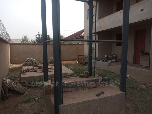 9bdrm Mansion in Golf City, Tema Metropolitan for sale · Photo 5