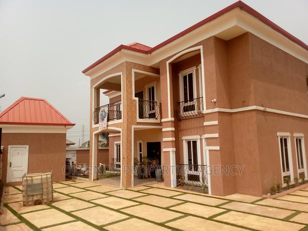 7bdrm House in Com25, Tema Metropolitan for sale · Photo 3