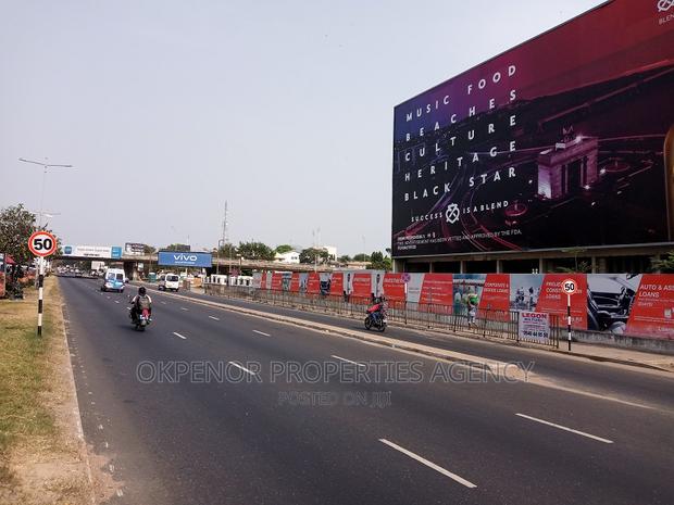Roadside Propert for Sale at Accra · Photo 1