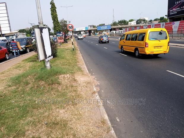 Roadside Propert for Sale at Accra · Photo 2