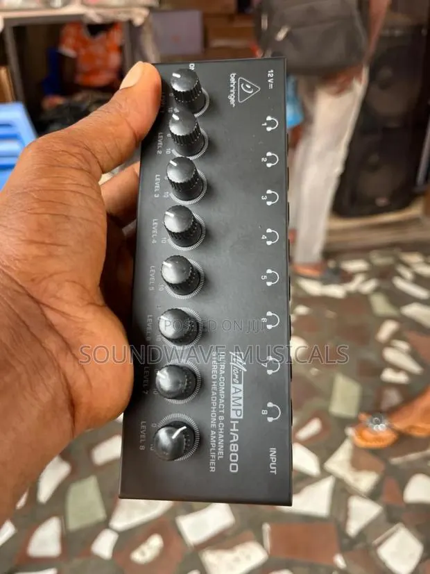 Beheringer Microamp Ha800 8 Channel Headphone · Photo 1