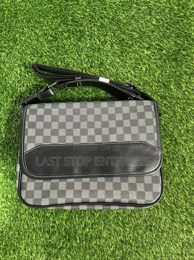 Quality and Classic Hand Bag · Photo 1