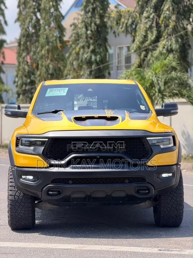 RAM ProMaster 2024 Yellow · Photo 1