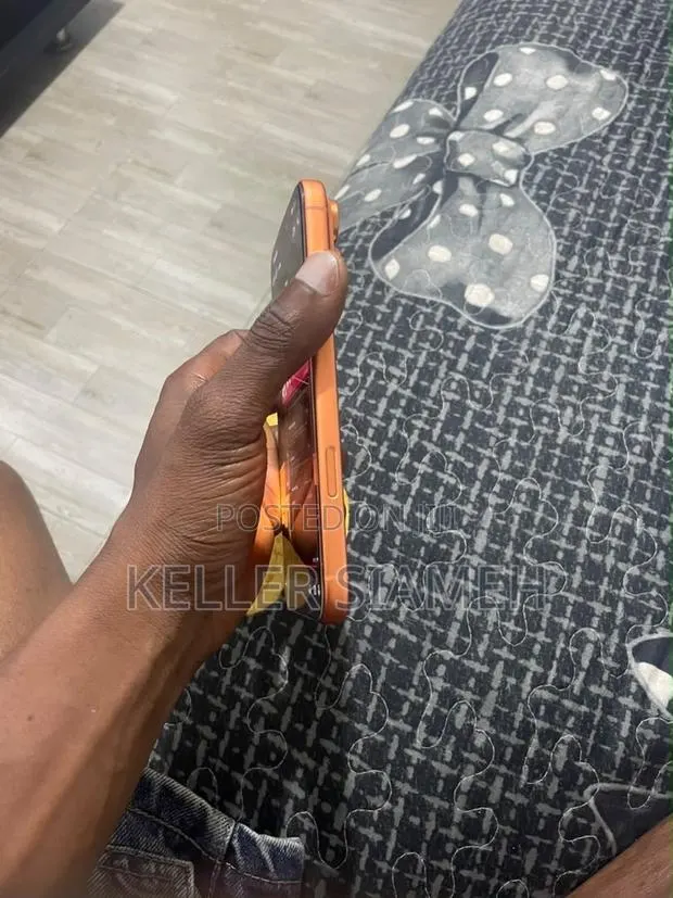 Apple iPhone 17 Pro Max 256 GB Orange · Photo 1