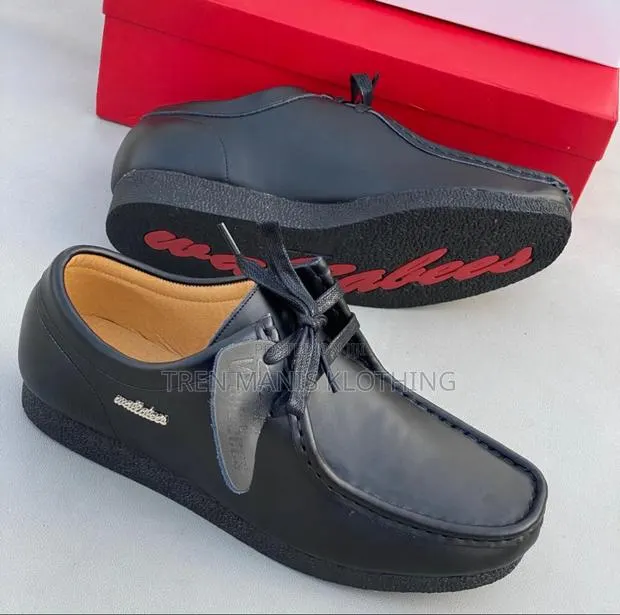 Wallabees Black Leather Shoe · Photo 1