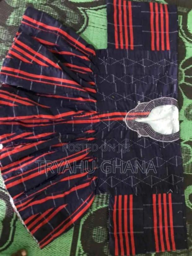 Hand-Made Northern Male Smock Clothing for Sale in Ghana · Photo 2