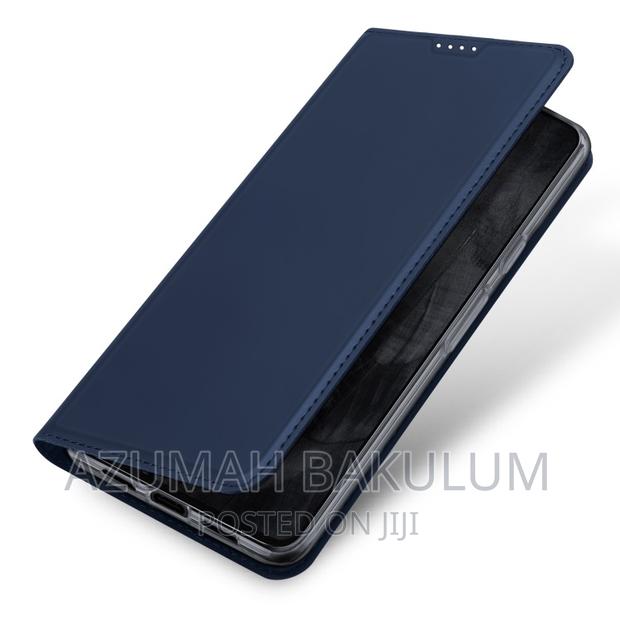 Google Pixel 8 Pro / 8 Skin Pro Flip Cover · Photo 1