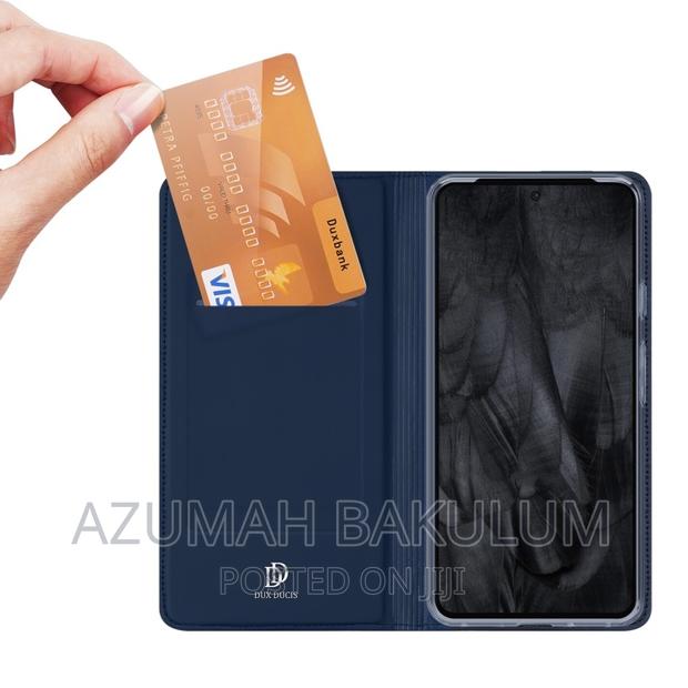 Google Pixel 8 Pro / 8 Skin Pro Flip Cover · Photo 3