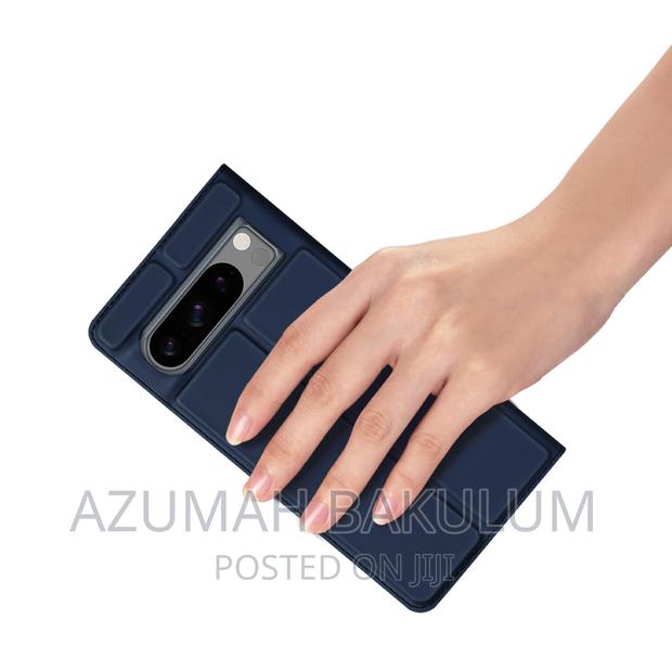 Google Pixel 8 Pro / 8 Skin Pro Flip Cover · Photo 2