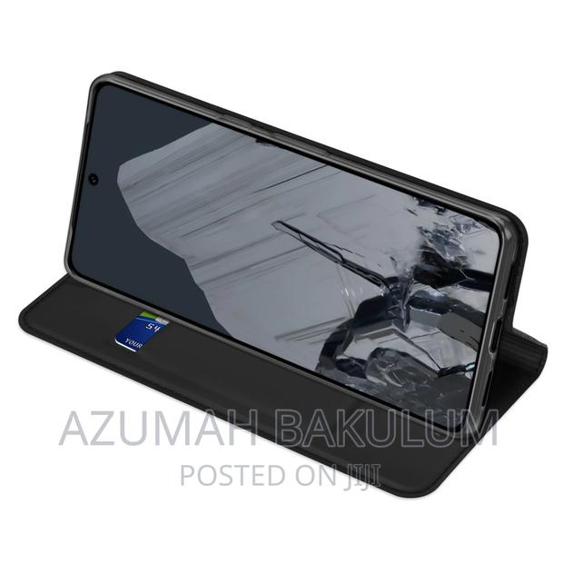 Google Pixel 8 Pro / 8 Skin Pro Flip Cover · Photo 8