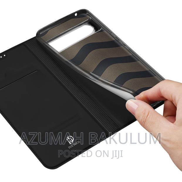 Google Pixel 8 Pro / 8 Skin Pro Flip Cover · Photo 7