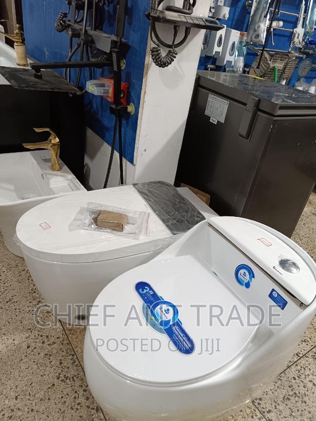 Round Toilet Seat · Photo 5