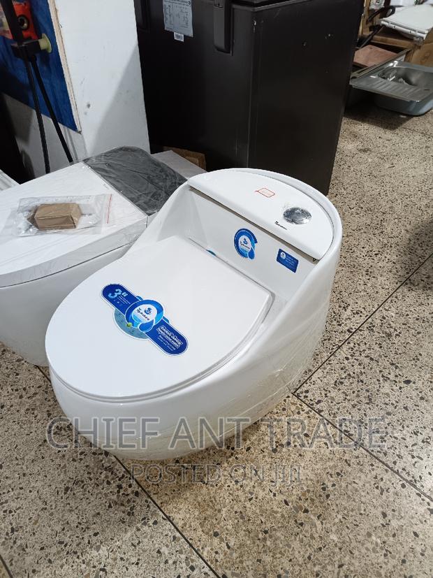 Round Toilet Seat · Photo 2