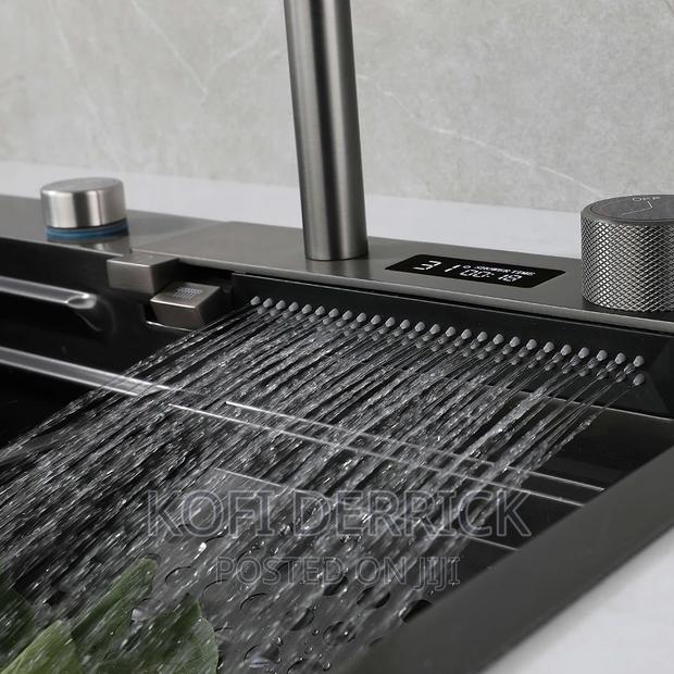 Smart Waterfall Sink (75x46cm) · Photo 5