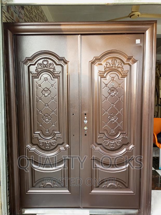 Elegant Model Door · Photo 1