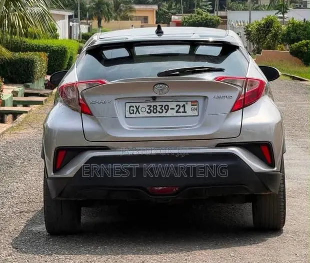 Toyota C-HR 2019 Gray · Photo 1