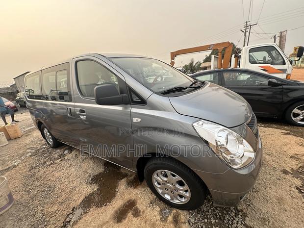 Hyundai Starex 2012 Grey · Photo 5