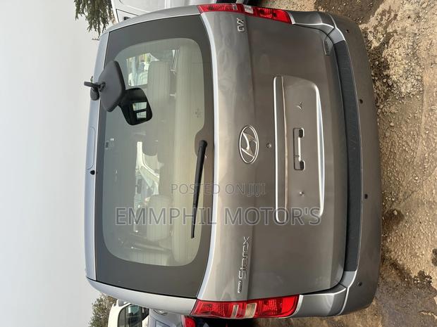 Hyundai Starex 2012 Grey · Photo 6