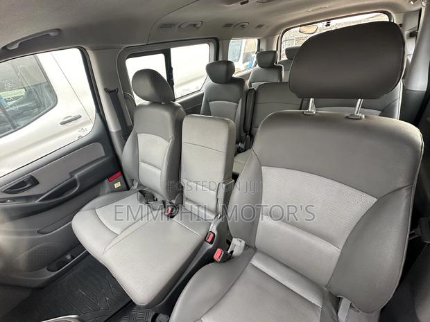Hyundai Starex 2012 Grey · Photo 3