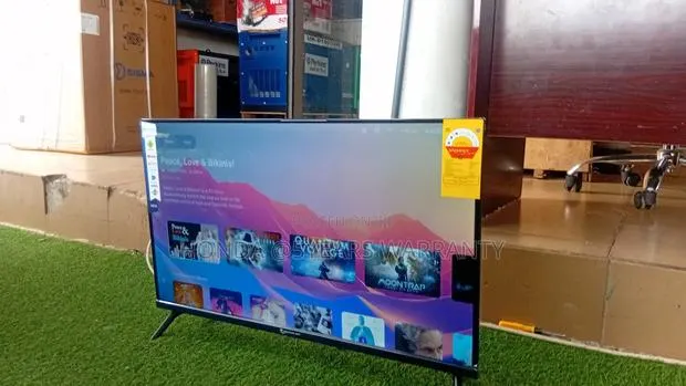 32′′ Smart Television · Photo 1