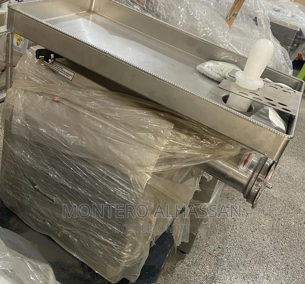 Commercial Meat Grinder · Photo 2