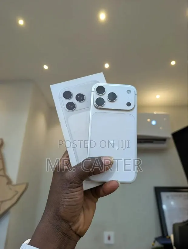 New Apple iPhone 17 Pro 256 GB Silver · Photo 1
