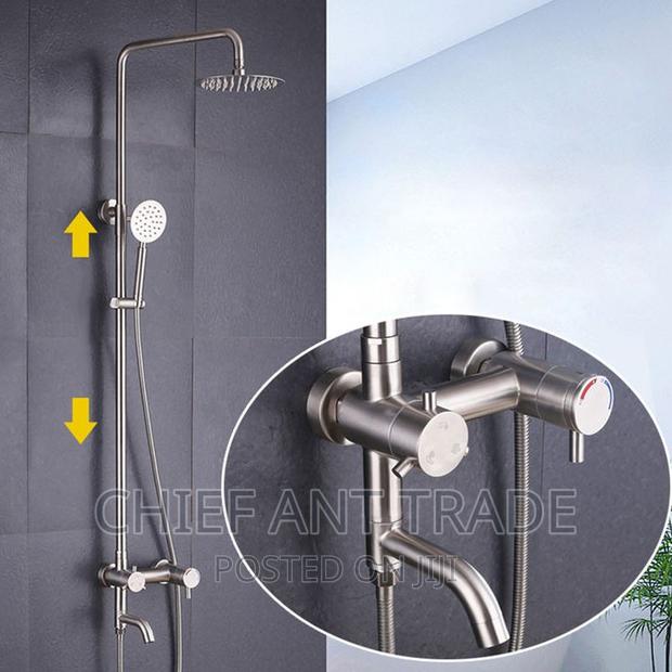 3 Flow Shower. Hot and Cold. 8011 · Photo 1
