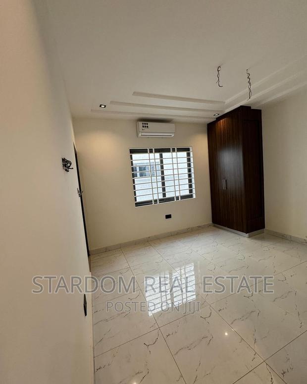 3bdrm Duplex in Lake Side Estate for sale · Photo 8