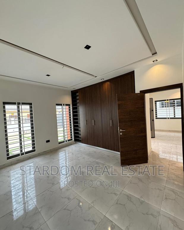 3bdrm Duplex in Lake Side Estate for sale · Photo 6