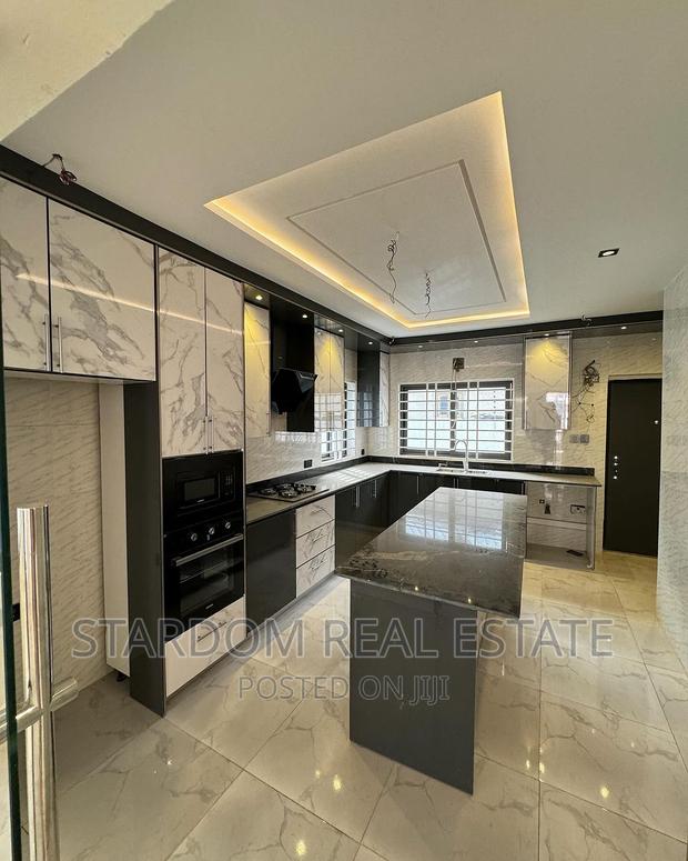 3bdrm Duplex in Lake Side Estate for sale · Photo 3