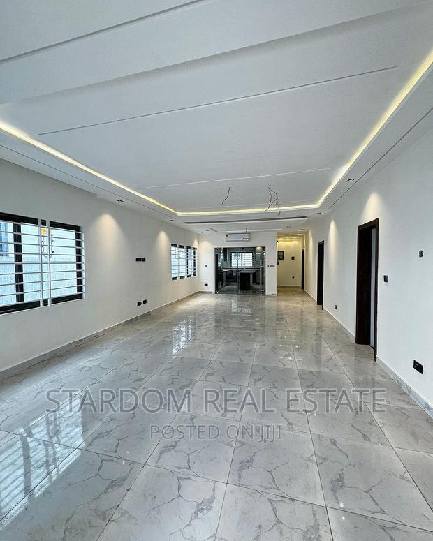 3bdrm Duplex in Lake Side Estate for sale · Photo 4