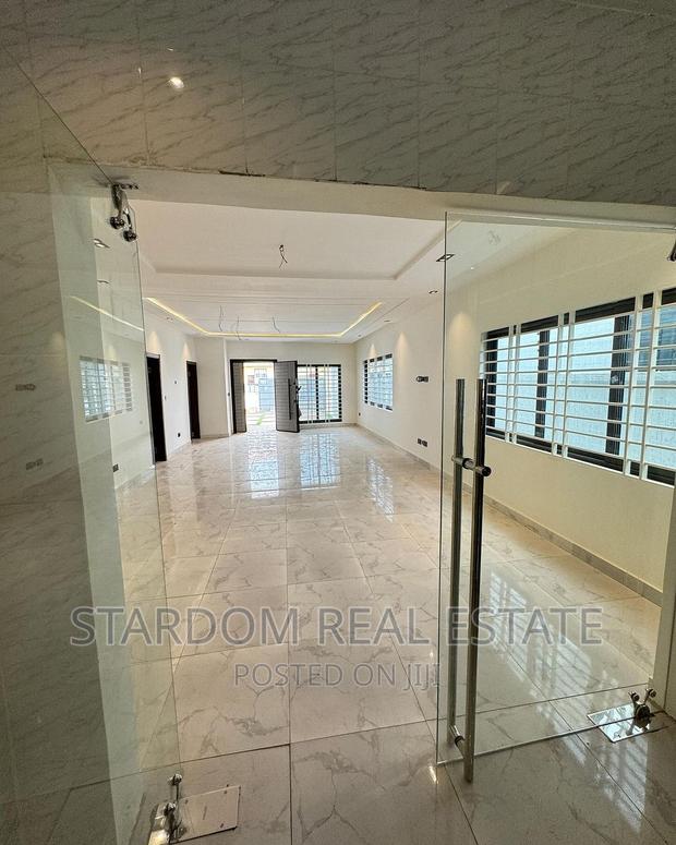 3bdrm Duplex in Lake Side Estate for sale · Photo 5