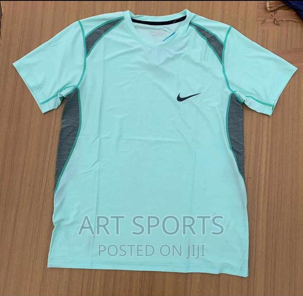 Nike Gym Tops · Photo 1