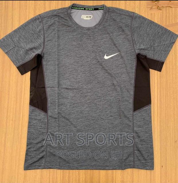 Nike Gym Tops · Photo 2