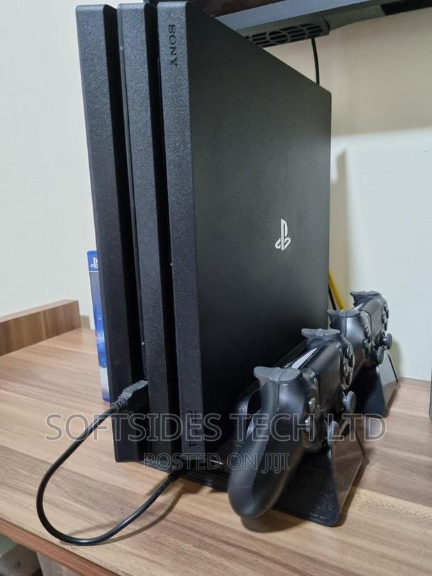 Sony Playstation 4 Pro 1tb With Controller and Accesories. · Photo 1