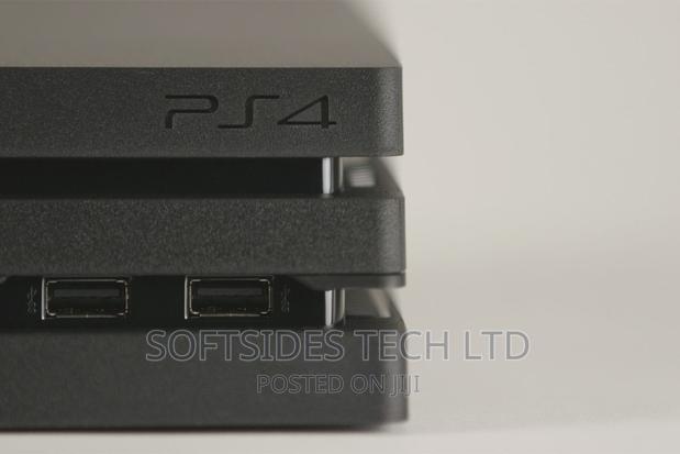 Uk Used Playstation 4 Pro With Games, 1tb and Accesories · Photo 4