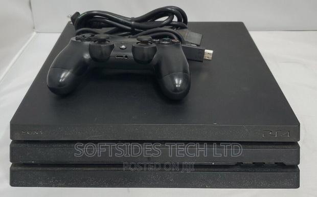 Uk Used Playstation 4 Pro With Games, 1tb and Accesories · Photo 2